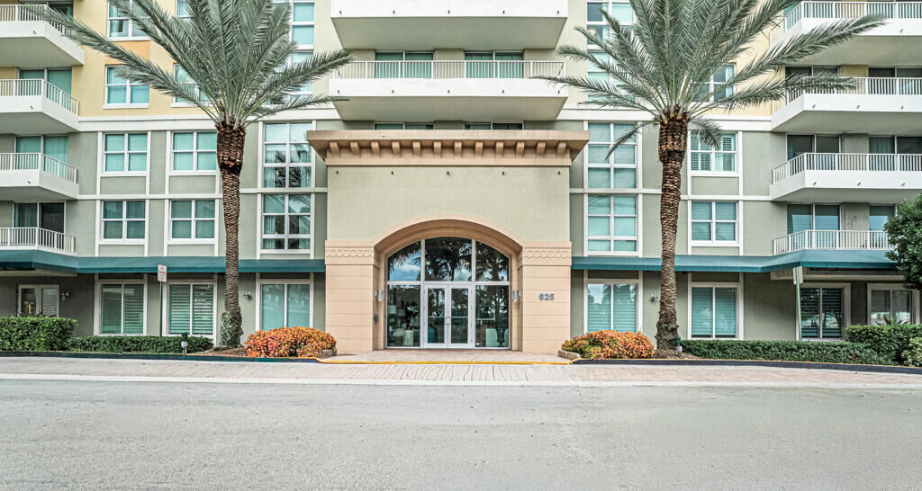 Property Photo: 625 Casa Loma Boulevard 707 FL 33435