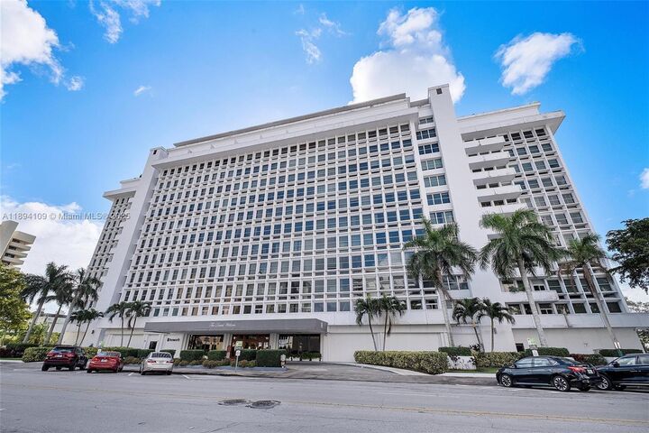 Property Photo: 700 Biltmore Way 402 FL 33134