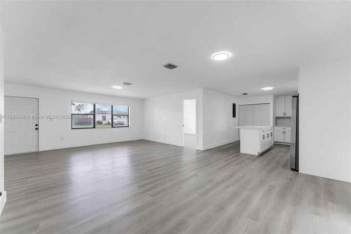 Property Photo: 14420 Graves Dr FL 33176