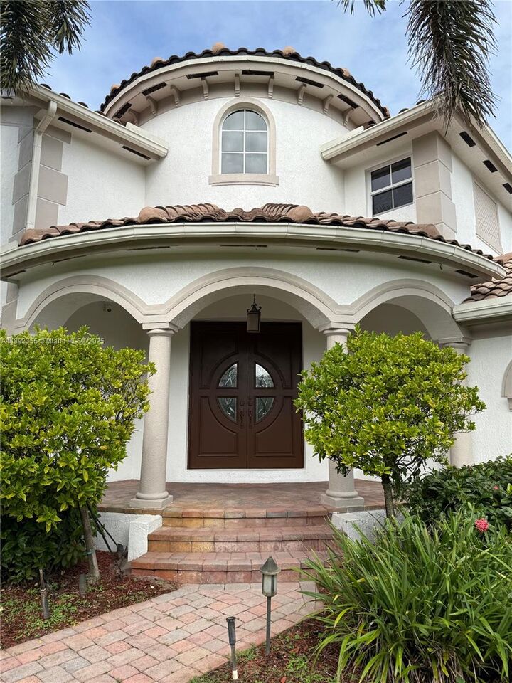 Property Photo: 14403 Jockey Circle South FL 33330