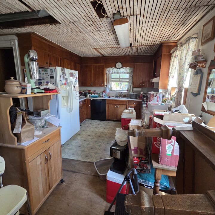 Property Photo: 3 Willey Place CT 06360