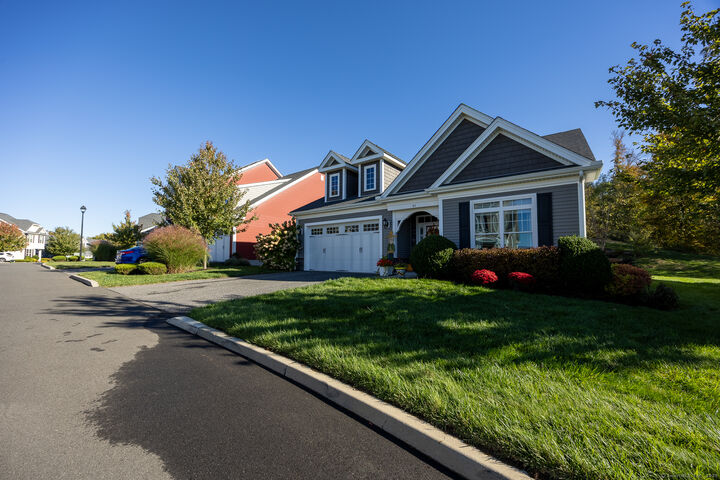 Property Photo:  81 Fieldstone Lane 81  CT 06403 