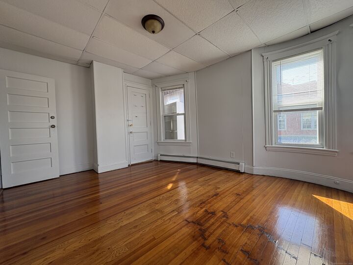 Property Photo:  