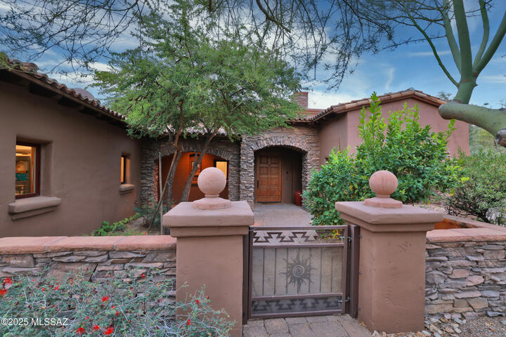Property Photo: 14629 N Granite Peak Place AZ 85755