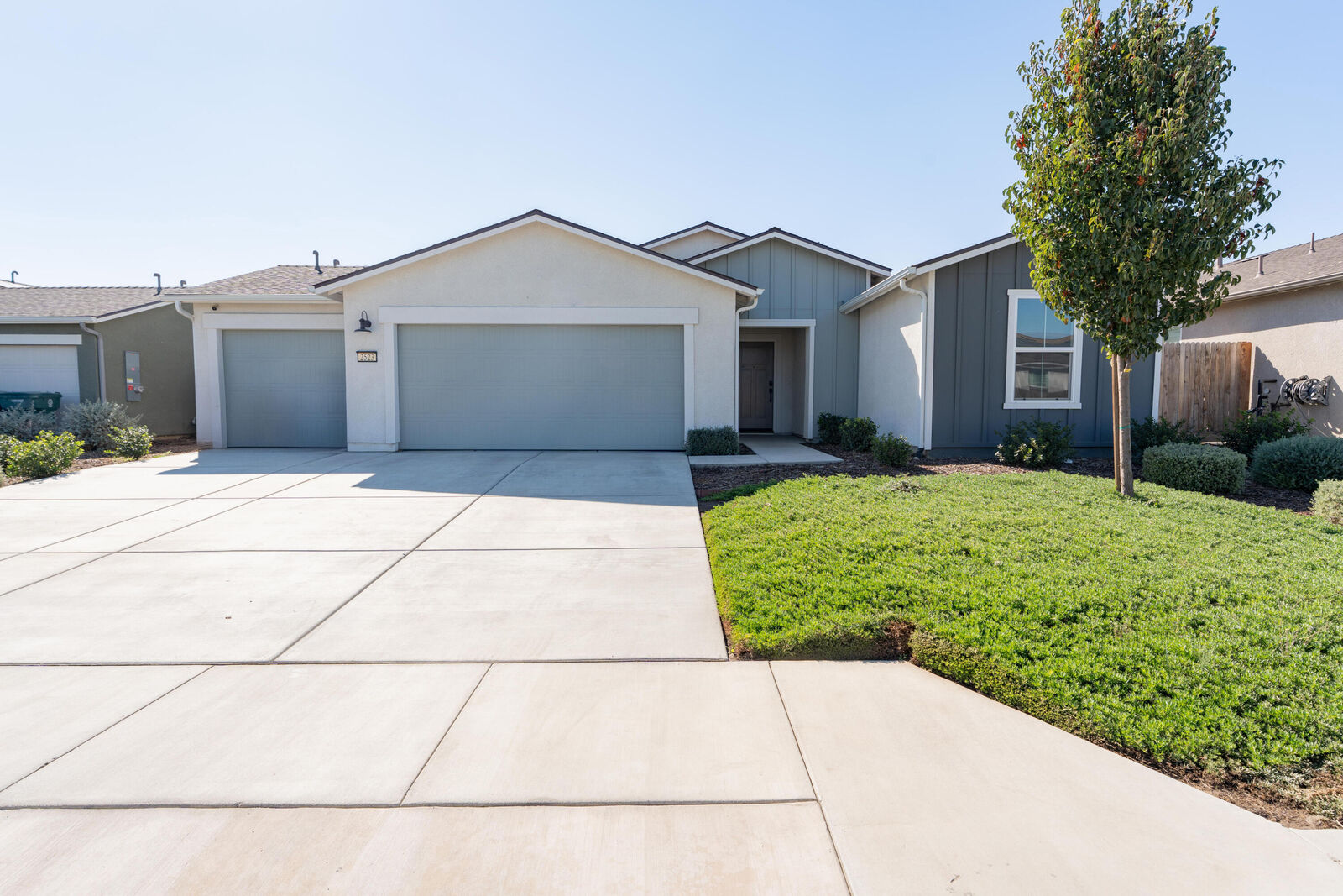 Property Photo:  2523 Sawgrass Avenue  CA 93274 