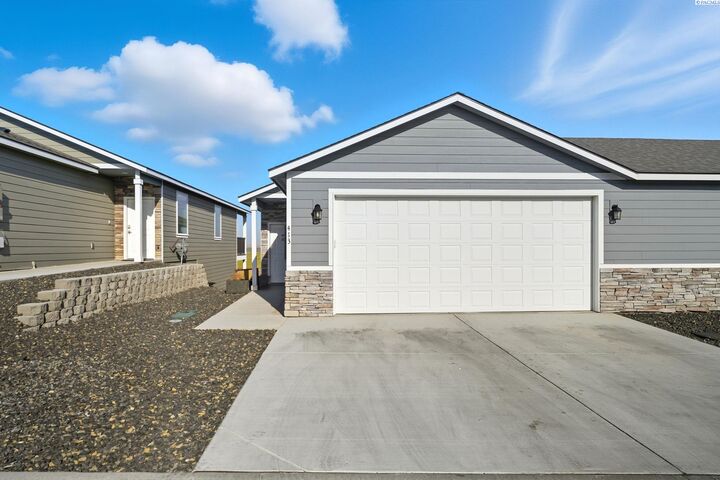 Property Photo: 413 Bedrock Loop WA 99352