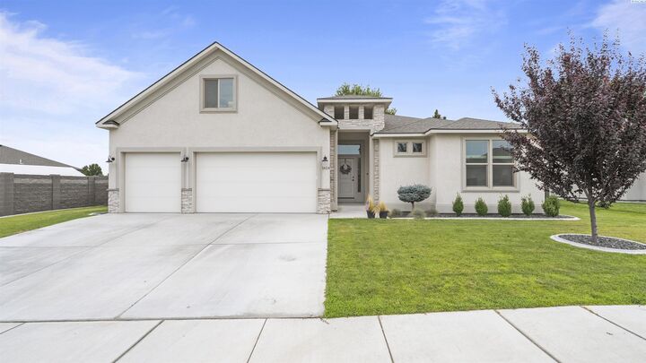 Property Photo:  1624 Palermo Ave  WA 99352 