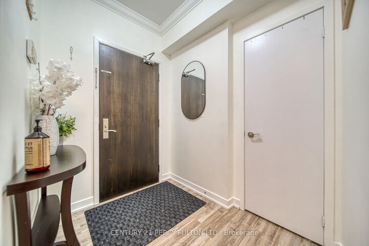 Photo de la propriété:  840 Queens Plate Drive 902  ON M9W 7J9