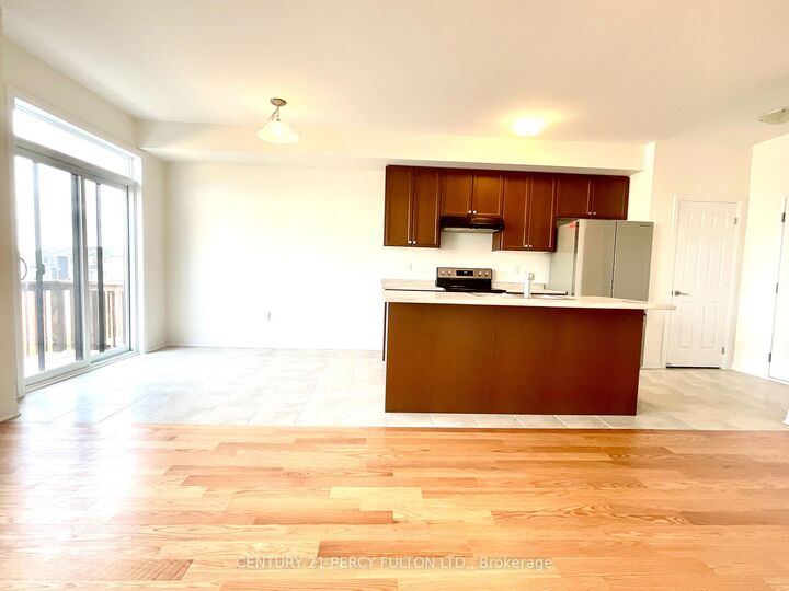 Photo de la propriété:  242 Port Crescent  ON L3B 0N3