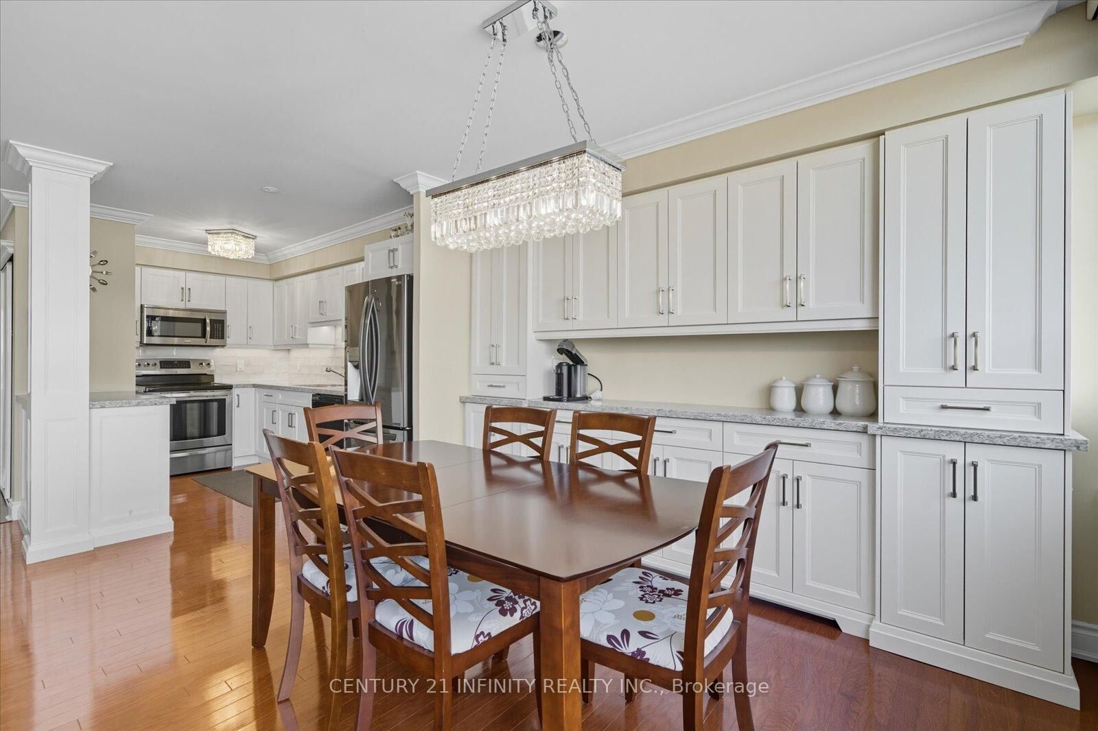 Property Photo:  50 Richmond Street E 635  ON L1G 7C7