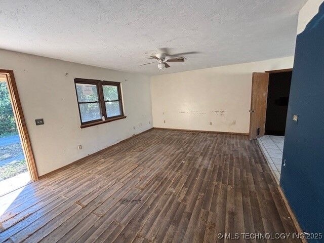 Property Photo: 1406 Skipper Avenue OK 74464