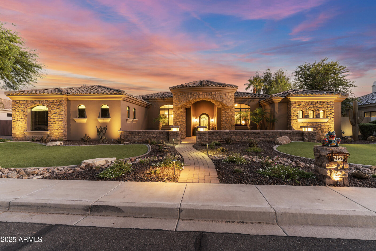 Property Photo: 2151 E Kaibab Place AZ 85249