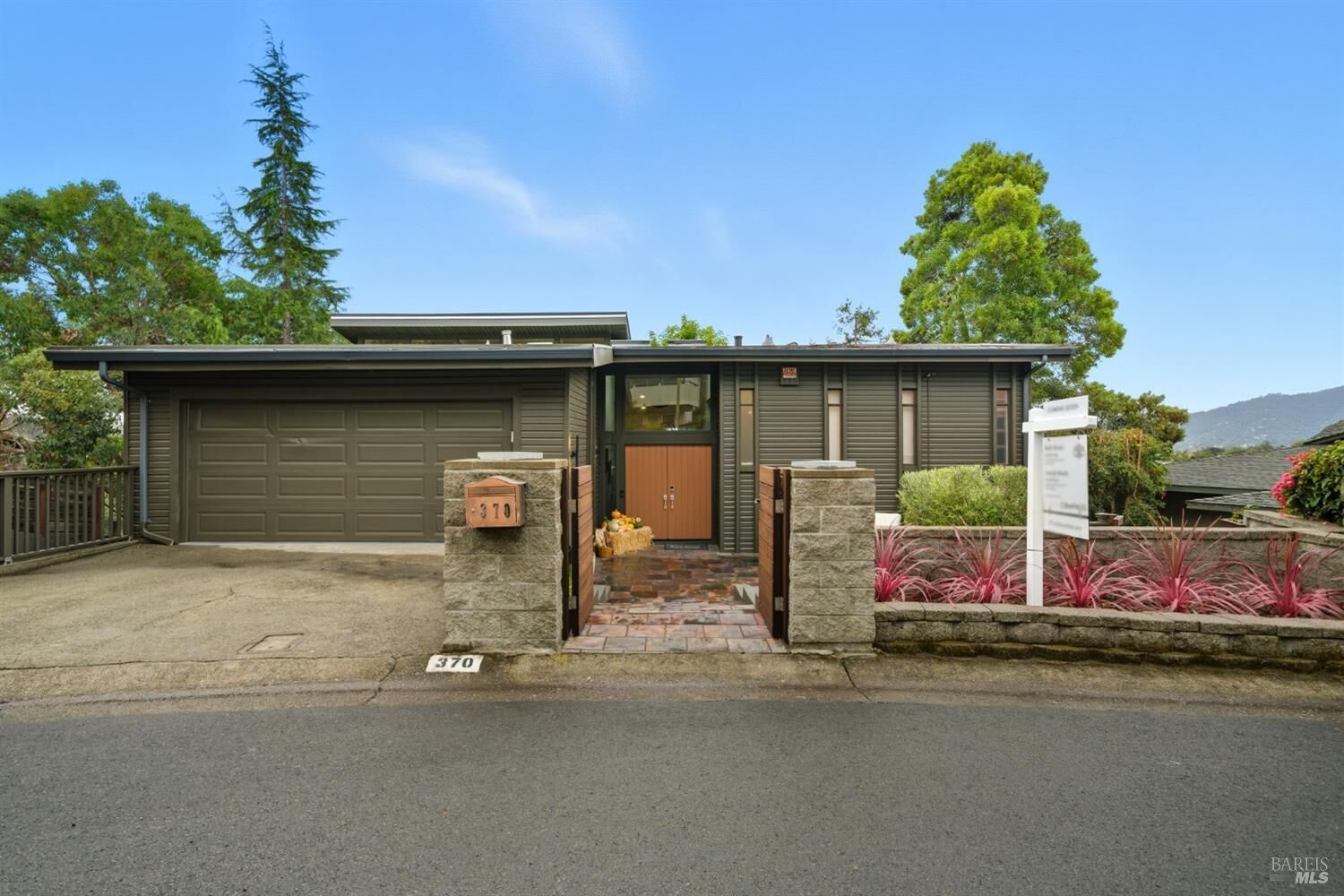 Property Photo: 370 Via La Cumbre CA 94904