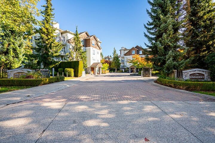 Photo de la propriété: 10188 155 Street 411 BC V3R 0R6