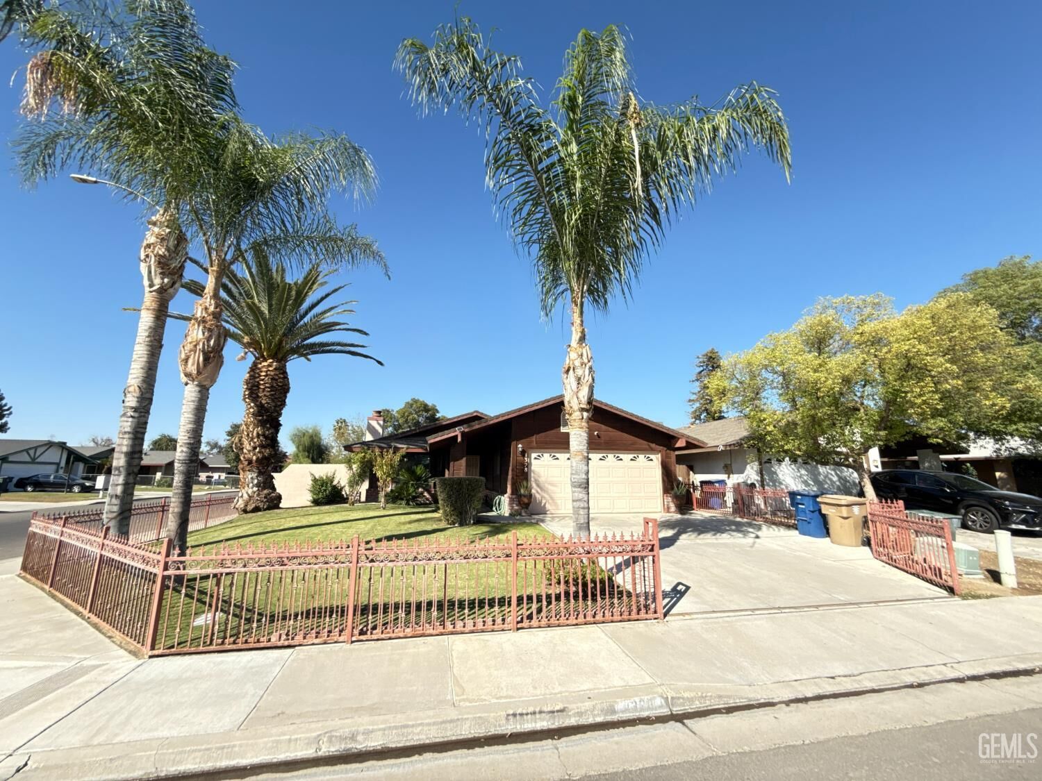 Property Photo: 1328 Malerbi Court CA 93307