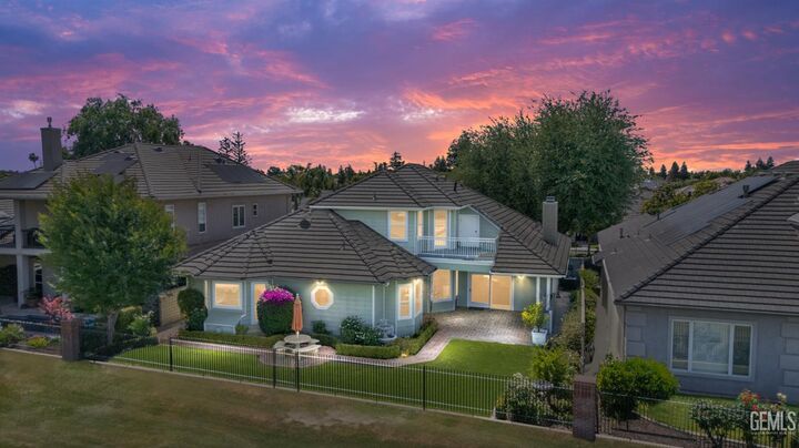 Property Photo: 1904 Wedgemont Place CA 93311