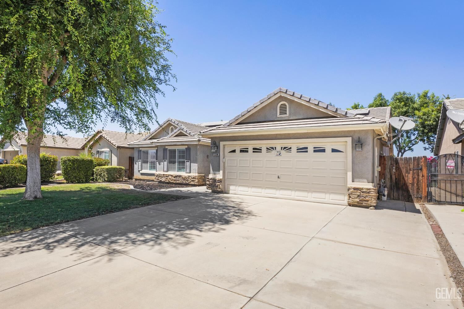 Property Photo:  12200 Verdelho Avenue  CA 93312 