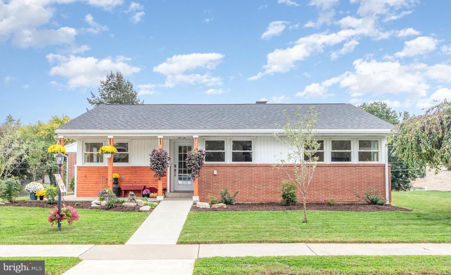 Property Photo: 406 W Caracas Avenue PA 17033