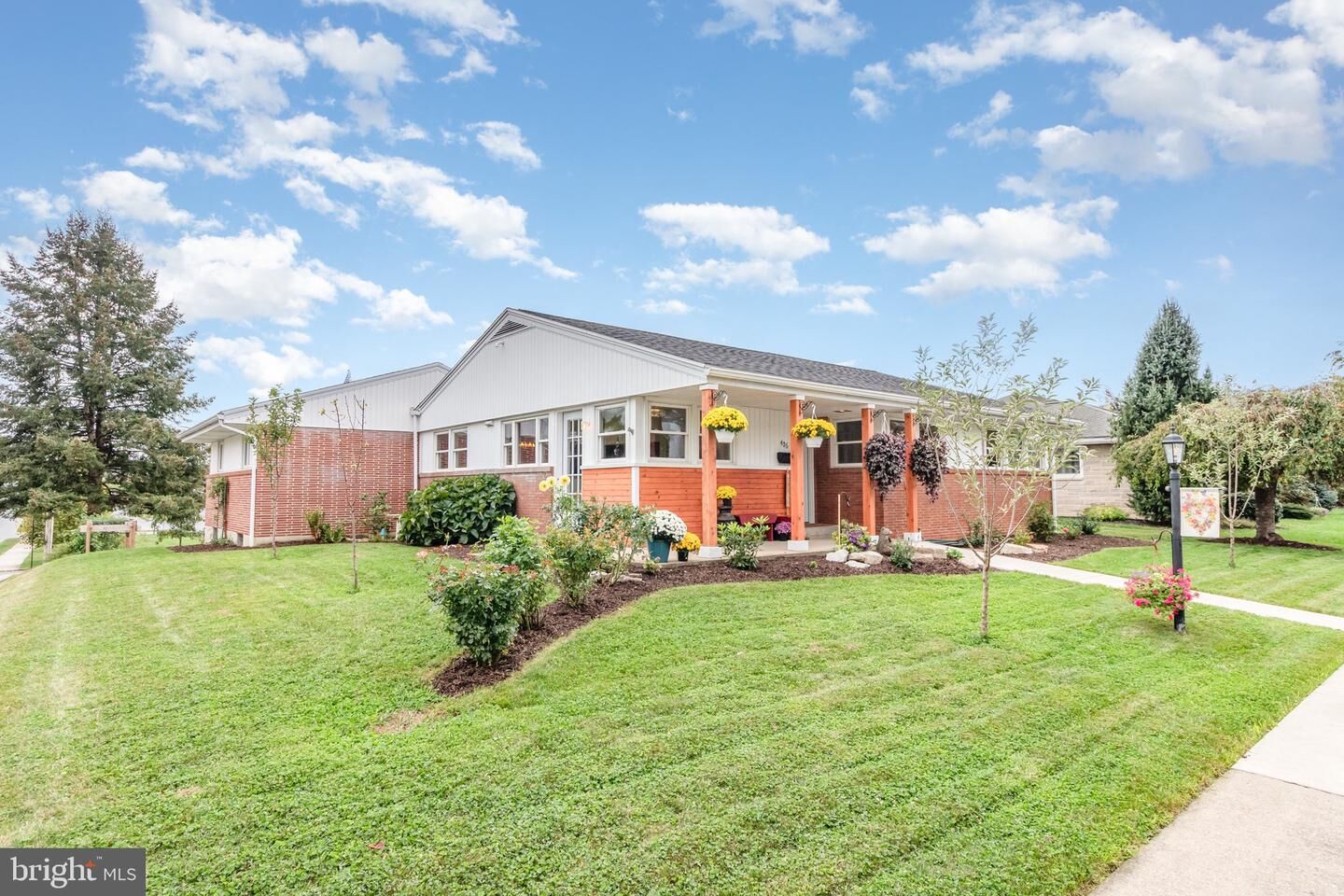 Property Photo: 406 W Caracas Avenue PA 17033