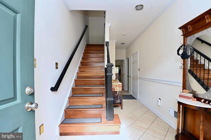 Property Photo: 6622 Patent Parish Lane VA 22315