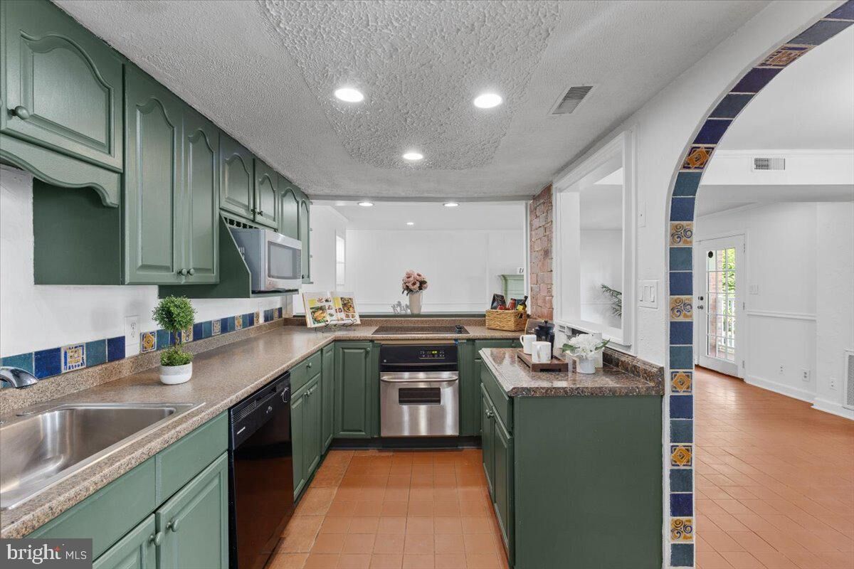 Property Photo: 202 Buckingham Lane 102 VA 22556