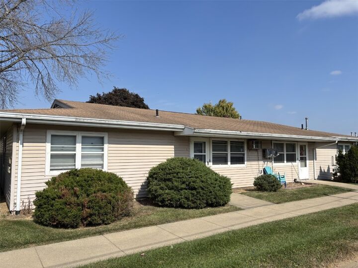 Property Photo: 302 Reynolds Street IA 52228