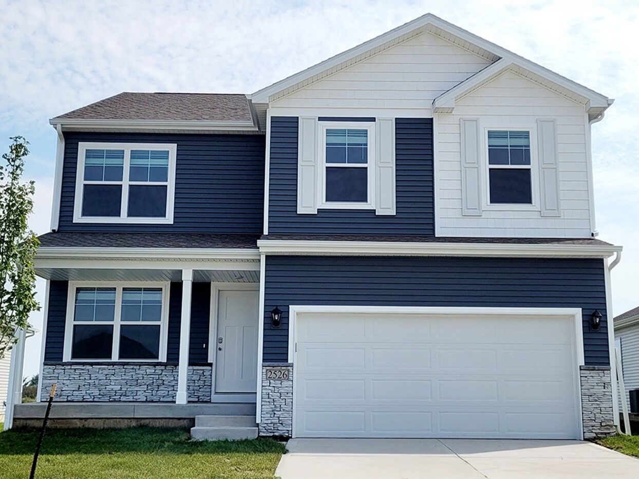 Property Photo: 728 E Goldfinch Drive IA 52340