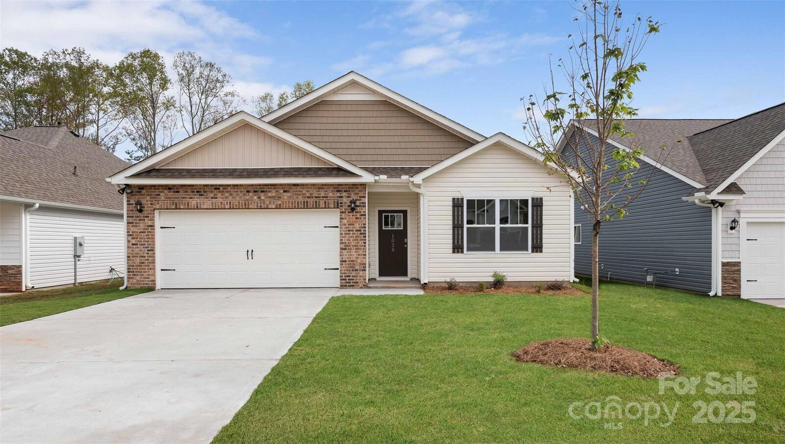 Property Photo: 615 Country Oak Drive NC 28804