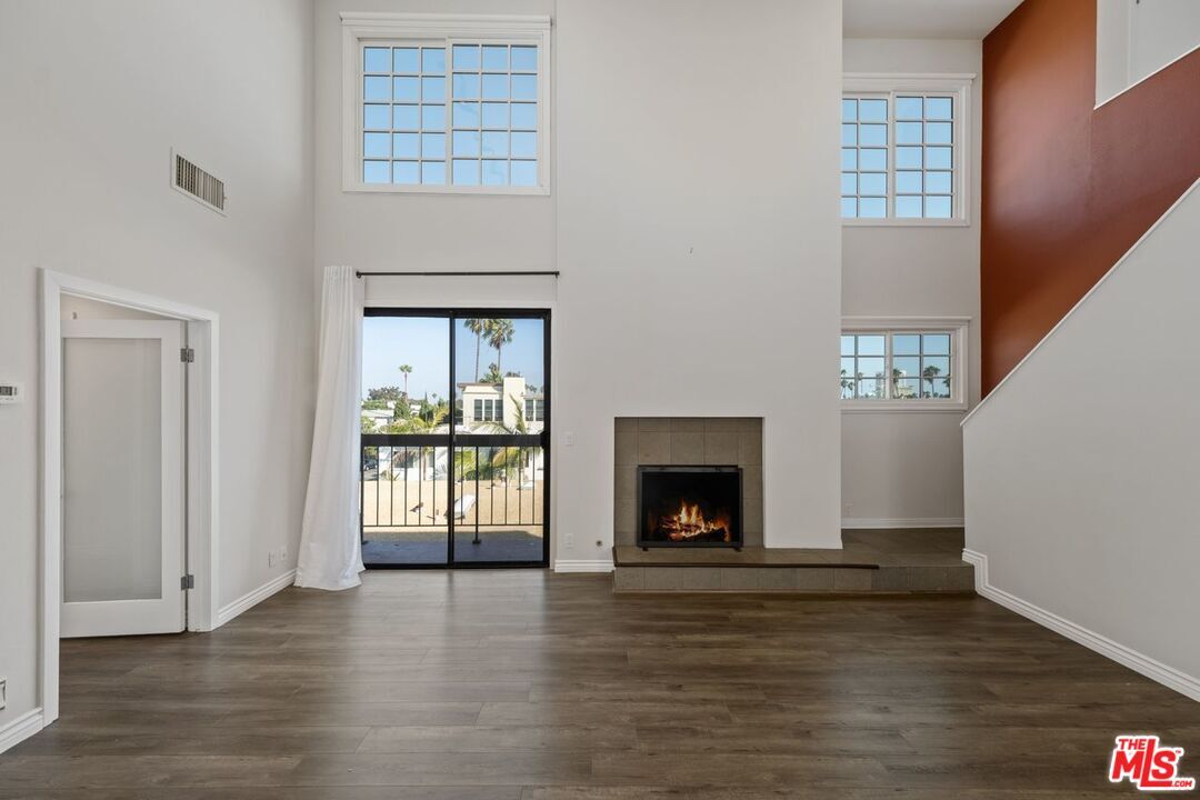 Property Photo: 818 6th St CA 90403