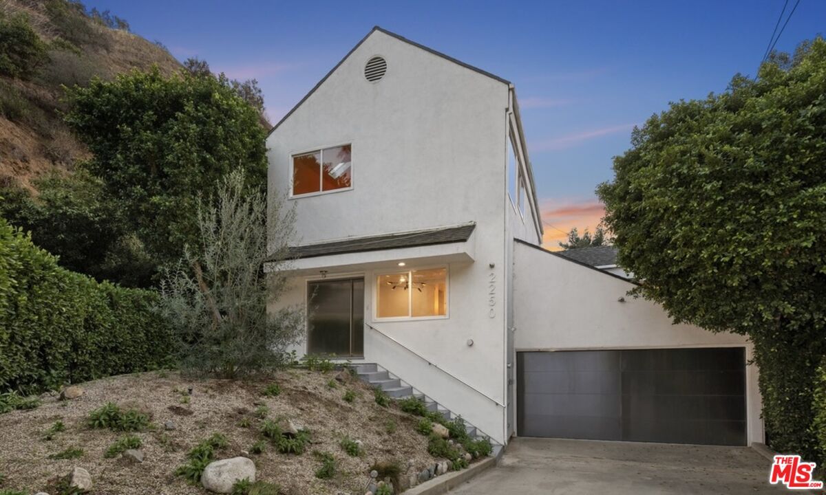 Property Photo: 2250 Nichols Canyon Rd CA 90046