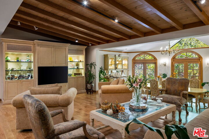 Property Photo: 9415 Cherokee Ln CA 90210