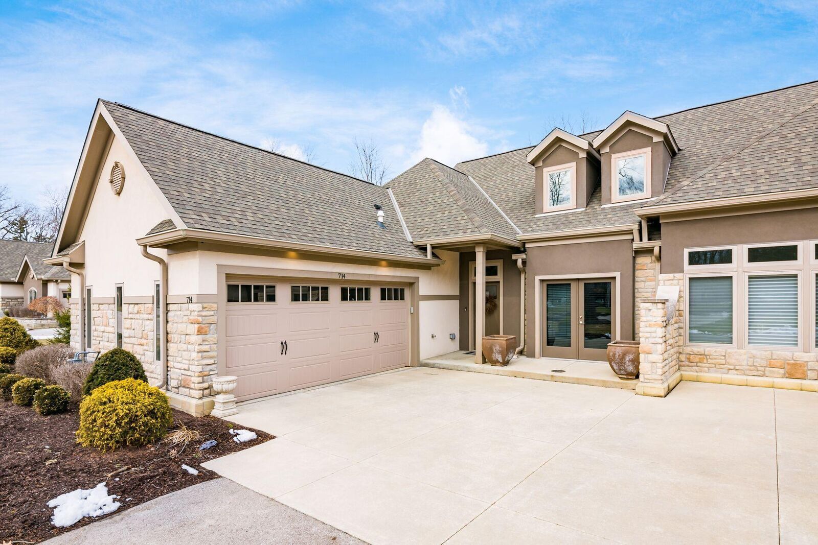 Property Photo: 714 Fairway Boulevard OH 43213