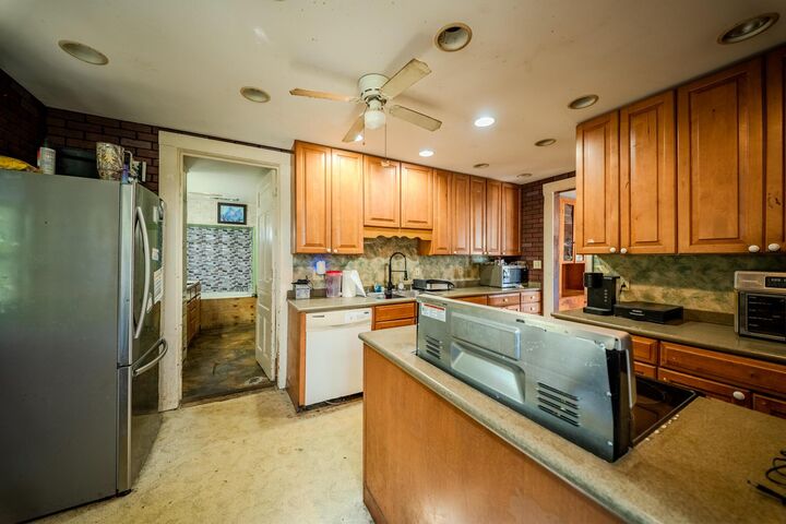 Property Photo:  303 N Franklin Street  OH 43344