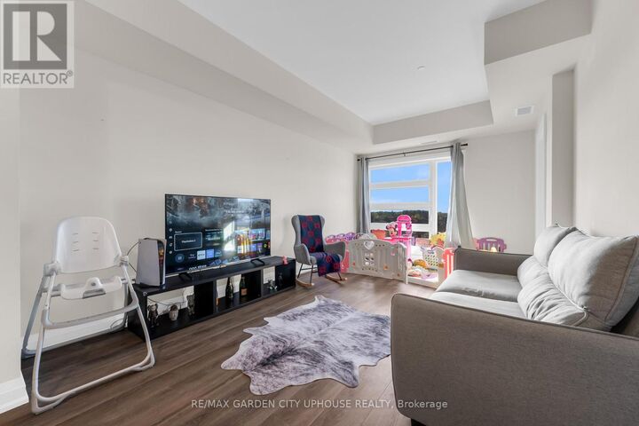 Property Photo: 118 Summersides Boulevard 408 ON L3B 5N5