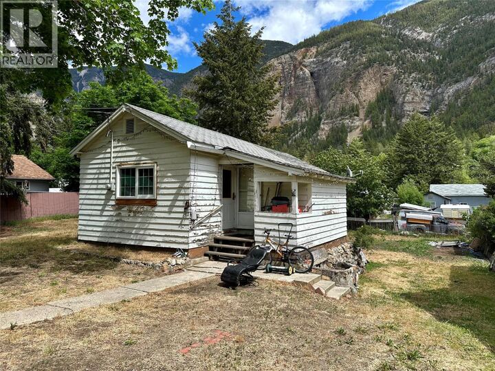 Property Photo: 959 Cawston Avenue BC V0K 1K0