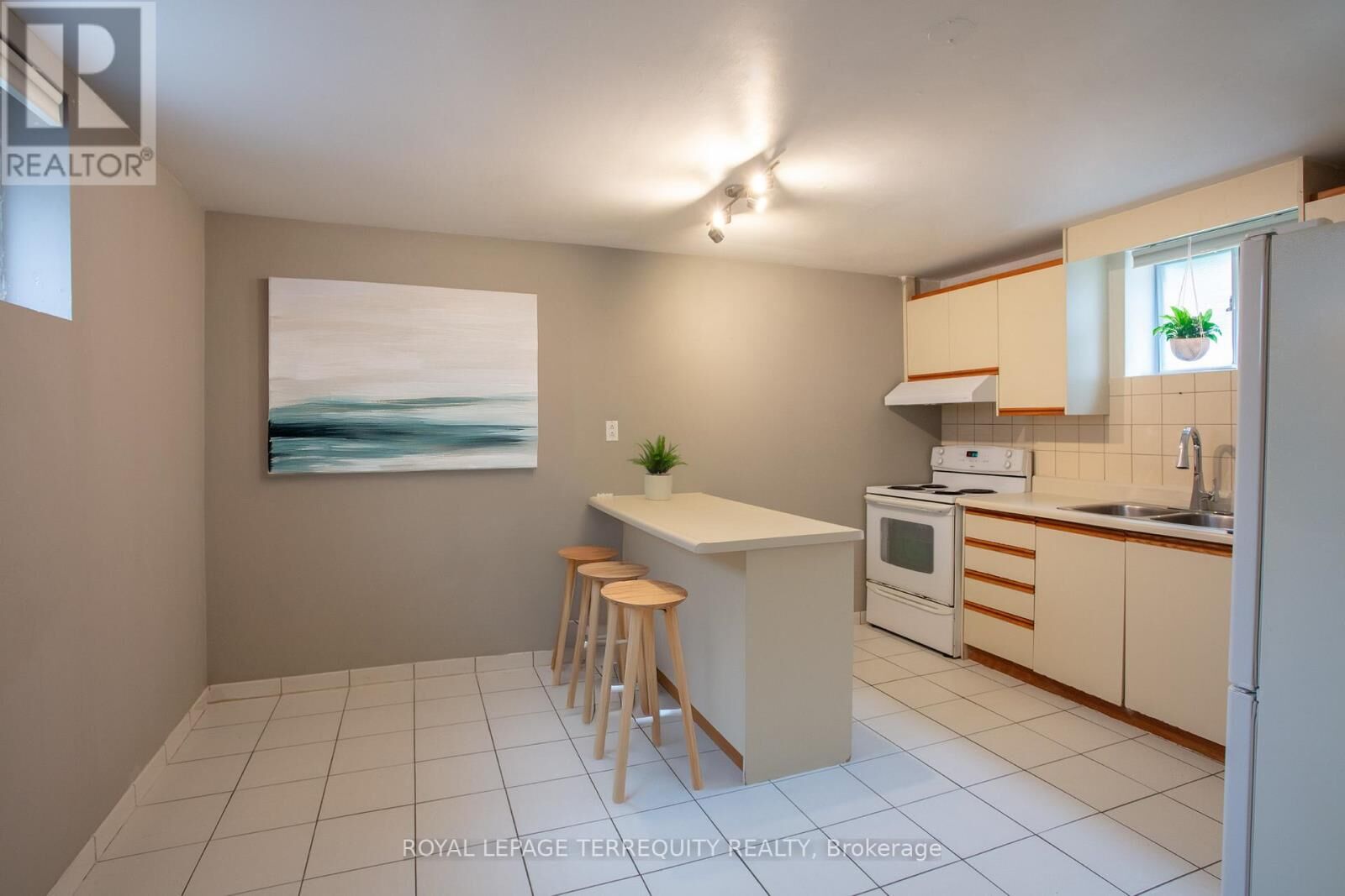Property Photo:  10 Northcliffe Boulevard Basement  ON M6H 3H1 