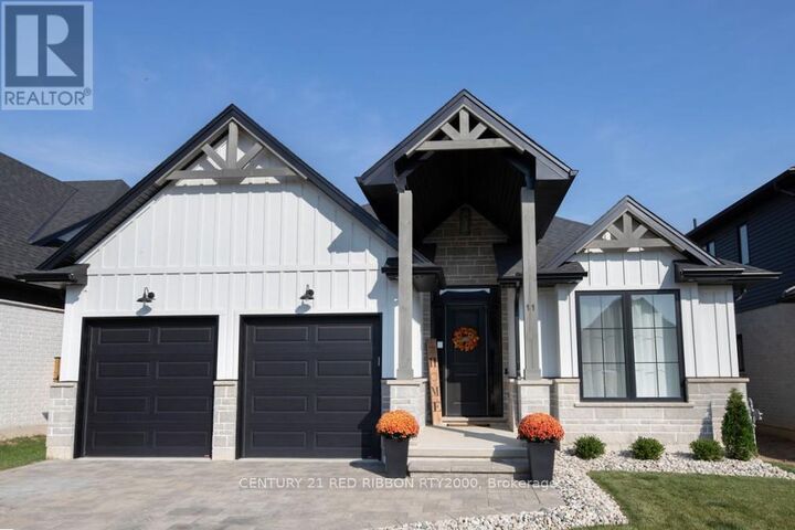 11 Briscoe Crescent  Strathroy-Caradoc (NE) ON N7G 4E1 photo