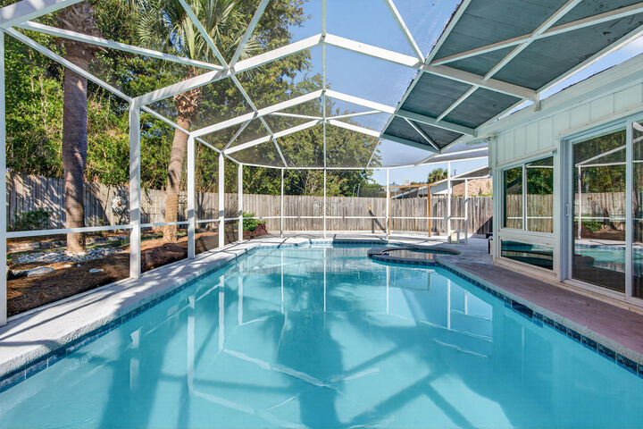 Property Photo: 620 Legion Court FL 32541