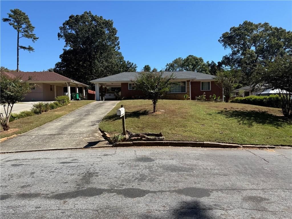 Property Photo: 2118 Glendale Drive GA 30032