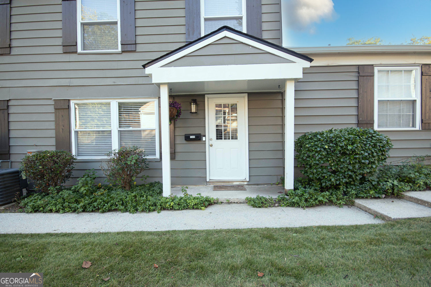 Property Photo: 1348 Surrey Lane SW GA 30008