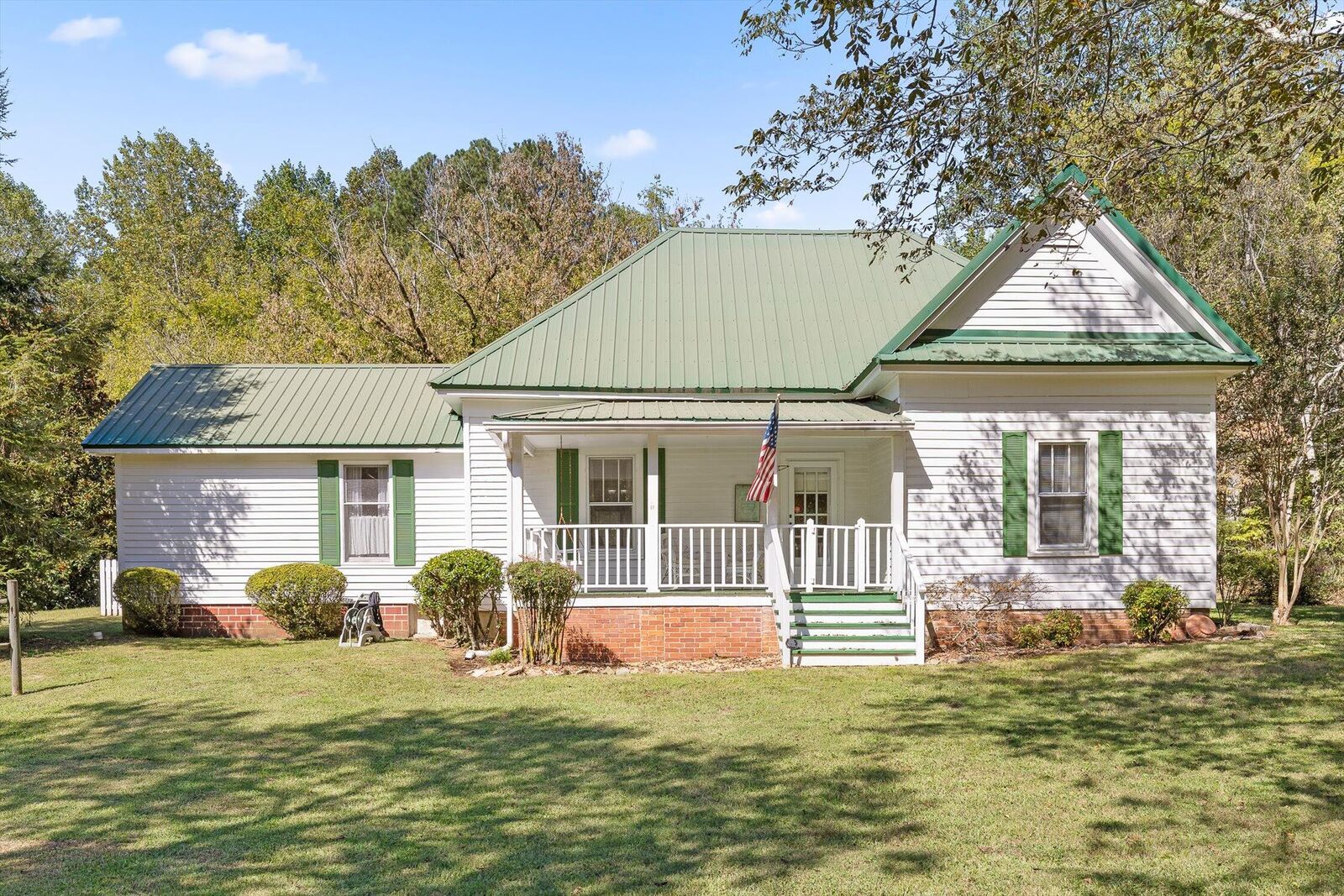 Property Photo: 10527 E Brainerd Road TN 37302