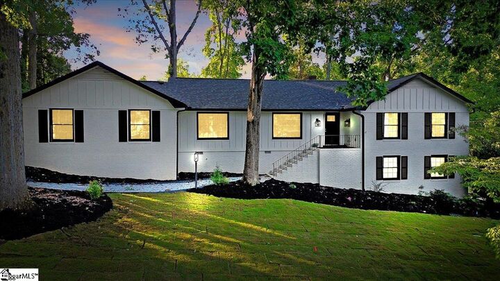 Property Photo: 203 Rosebay Drive SC 29615