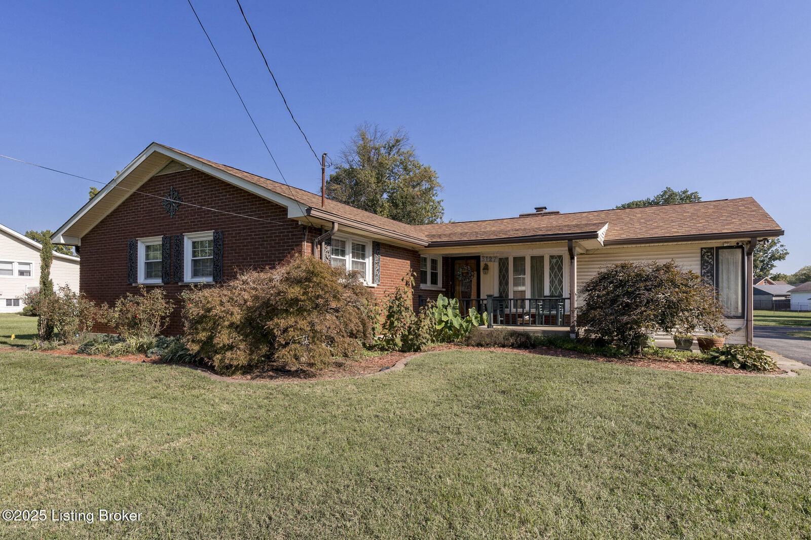 Property Photo: 3127 Hartlage Ct KY 40216