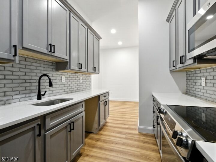 Property Photo: 111 Mulberry St 1-O NJ 07102