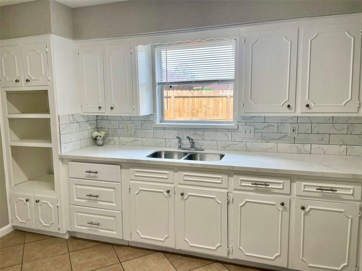 Property Photo:  10427 Sagebluff Drive  TX 77089 