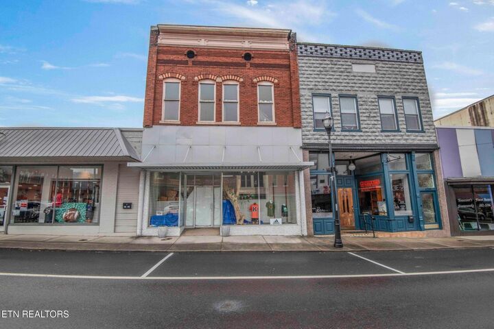 Property Photo: 428 N Roane St TN 37748