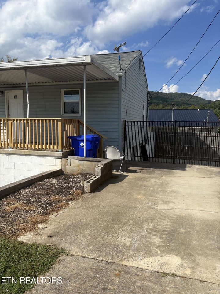 Property Photo: 702 Carlock Ave TN 37748