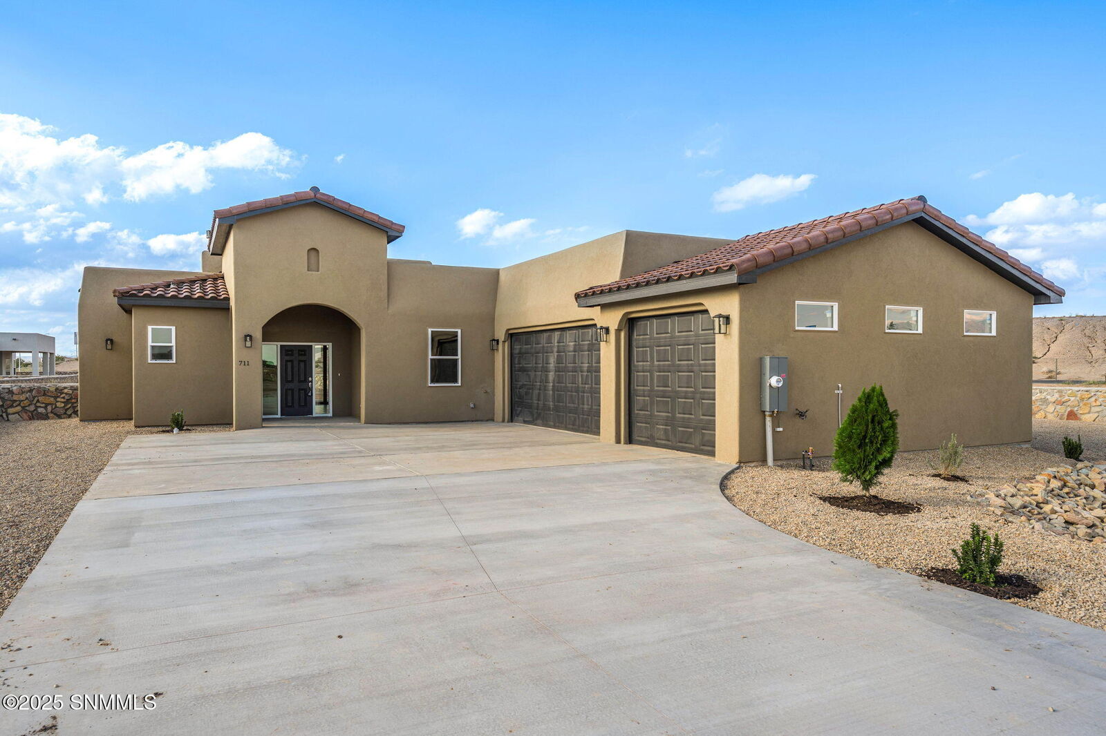 Property Photo:  711 Hendee Place  NM 88005 