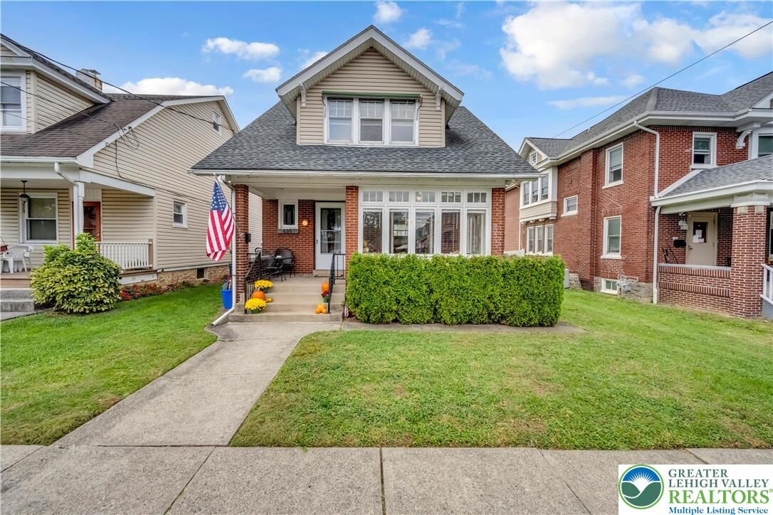 Property Photo:  635 11th Avenue  PA 18018 