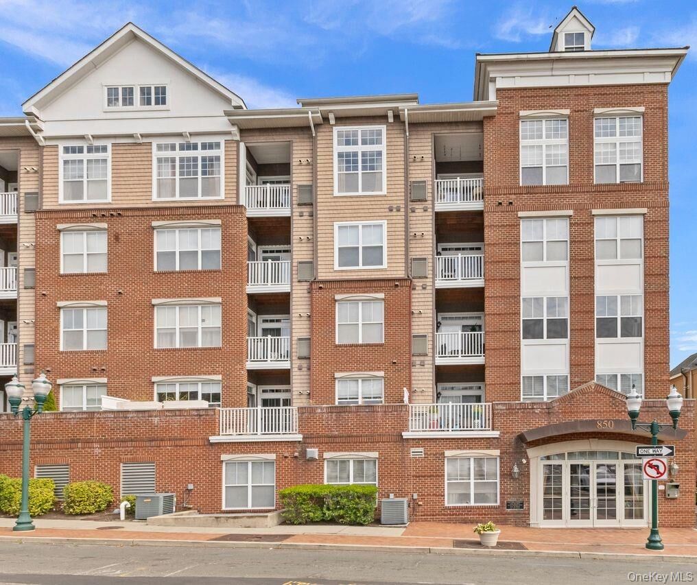 Property Photo: 850 E Main Street 322 CT 06902